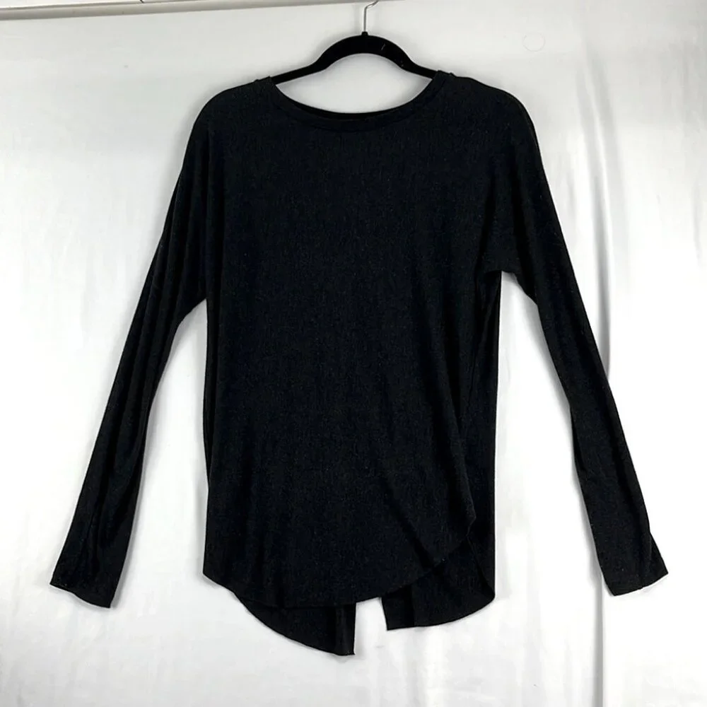 Aritzia Wilfred La Rivière Black Rayon Split Open-Back Long Sleeve Sweater - Picture 2 of 10